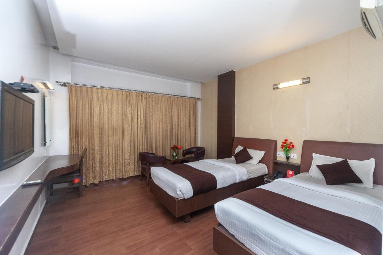 Oyo 19674 Apoorva's Hotel 3*