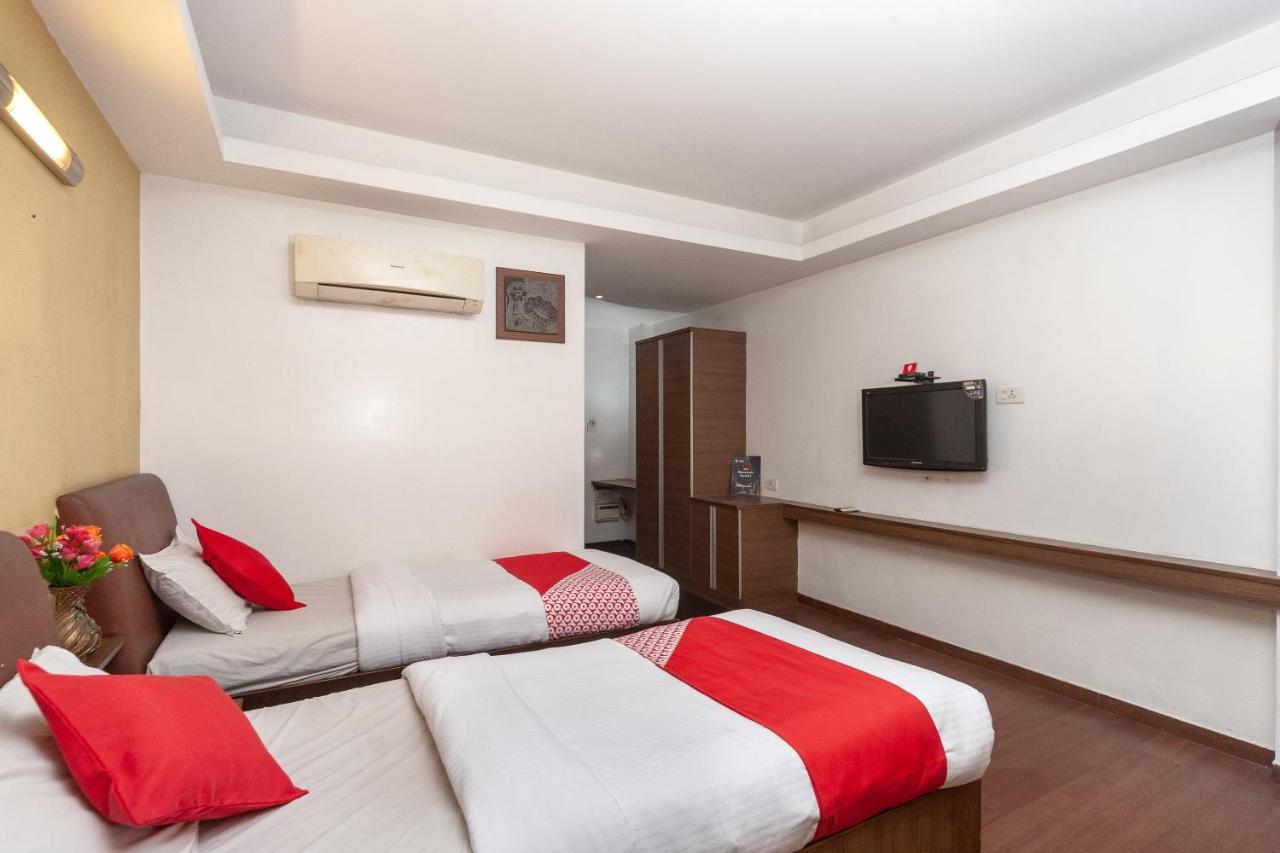 Oyo 19674 Apoorva's Hotel 3*