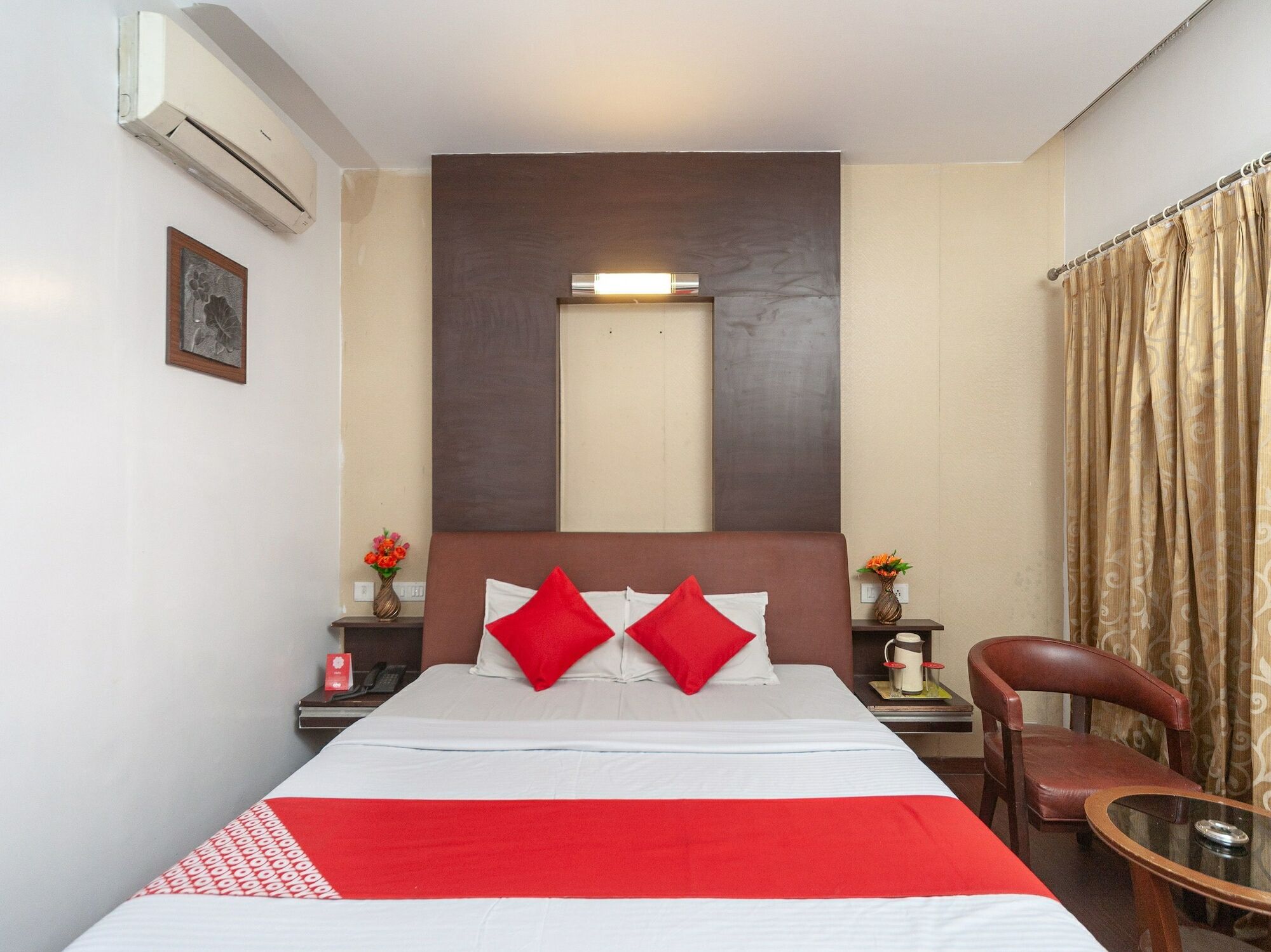 Oyo 19674 Apoorva's Hotel